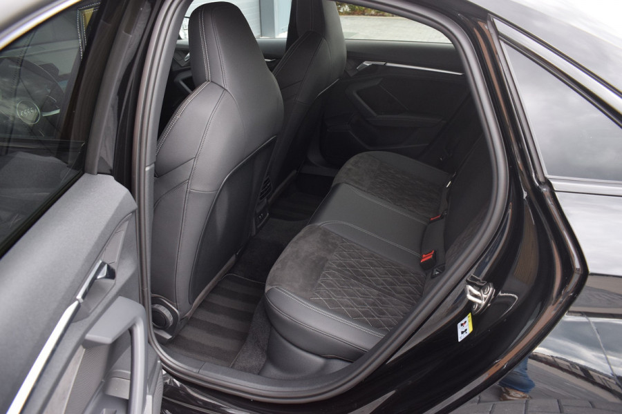 Audi A3 Limousine 35 TFSI 150pk S-tronic S-line | Pano | LED | 19"