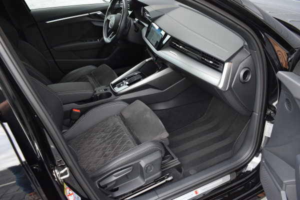 Audi A3 Limousine 35 TFSI 150pk S-tronic S-line | Pano | LED | 19"
