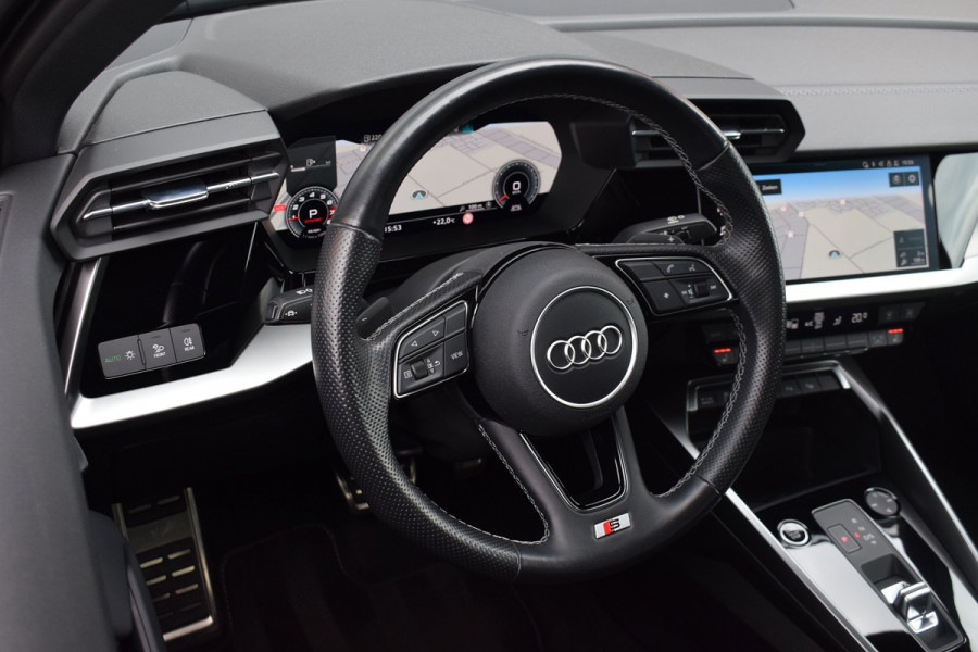 Audi A3 Limousine 35 TFSI 150pk S-tronic S-line | Pano | LED | 19"