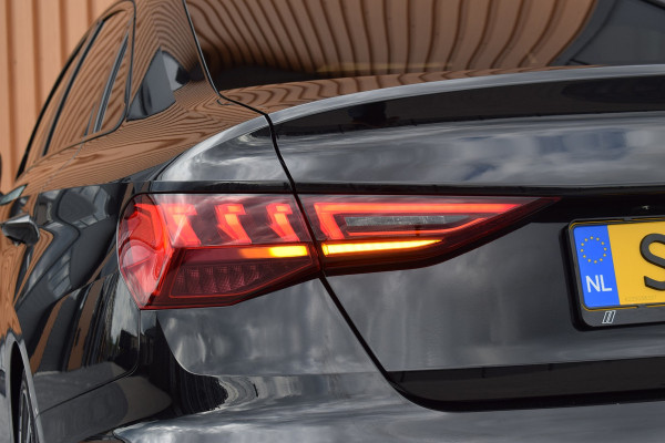 Audi A3 Limousine 35 TFSI 150pk S-tronic S-line | Pano | LED | 19"