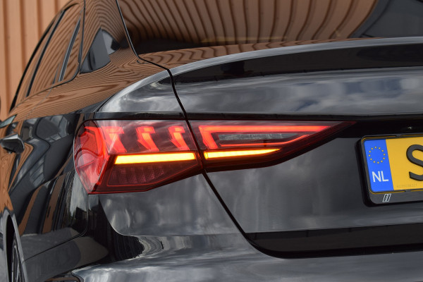 Audi A3 Limousine 35 TFSI 150pk S-tronic S-line | Pano | LED | 19"
