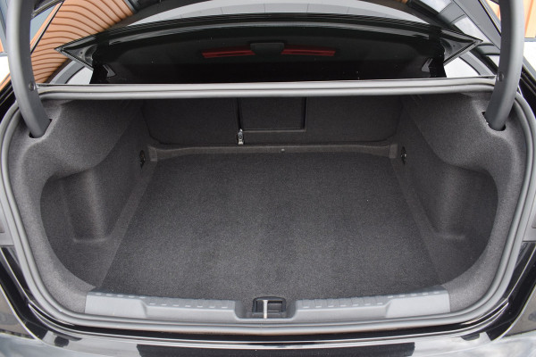Audi A3 Limousine 35 TFSI 150pk S-tronic S-line | Pano | LED | 19"