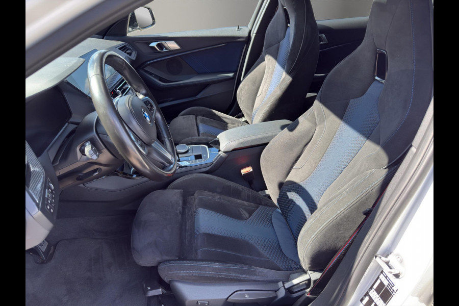 BMW 1-serie 118i M-Sport Executive Edition | Panoramdak | Alcantara | Verw Stoelen | Camera | Nette Auto.