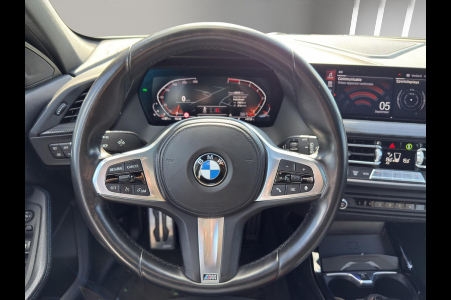 BMW 1-serie 118i M-Sport Executive Edition | Panoramdak | Alcantara | Verw Stoelen | Camera | Nette Auto.
