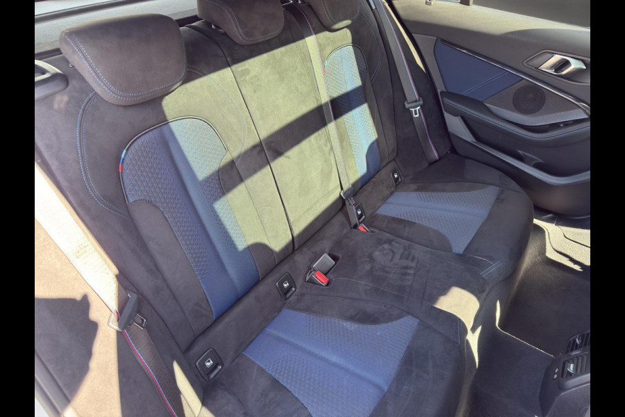 BMW 1-serie 118i M-Sport Executive Edition | Panoramdak | Alcantara | Verw Stoelen | Camera | Nette Auto.