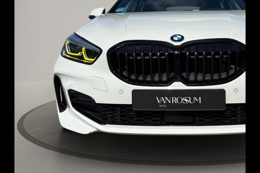 BMW 1-serie 118i M-Sport Executive Edition | Panoramdak | Alcantara | Verw Stoelen | Camera | Nette Auto.