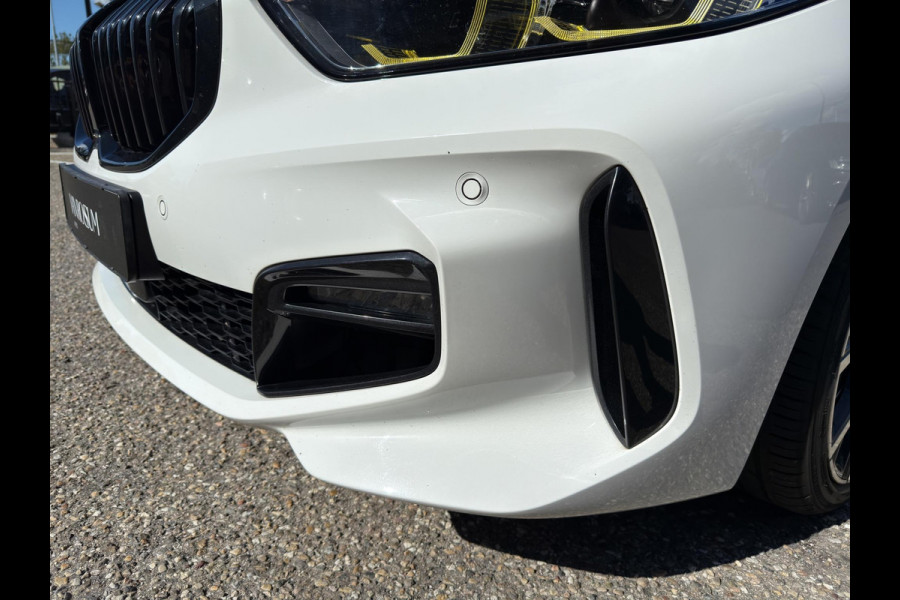 BMW 1-serie 118i M-Sport Executive Edition | Panoramdak | Alcantara | Verw Stoelen | Camera | Nette Auto.
