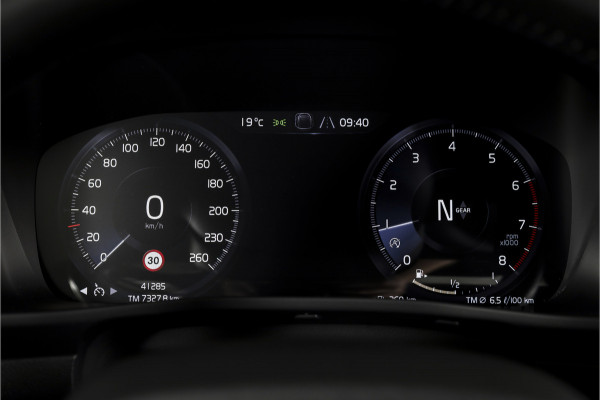 Volvo XC40 1.5 T2 Momentum 130 PK | Dig. Cockpit | Cruise | Stoel-+Stuurverw. | PDC | NAV + App. Connect | ECC | LM 19" |