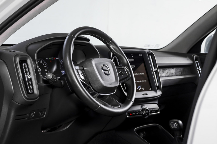 Volvo XC40 1.5 T2 Momentum 130 PK | Dig. Cockpit | Cruise | Stoel-+Stuurverw. | PDC | NAV + App. Connect | ECC | LM 19" |