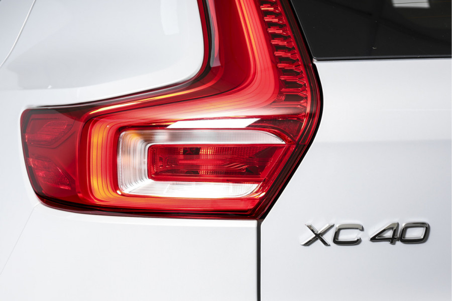 Volvo XC40 1.5 T2 Momentum 130 PK | Dig. Cockpit | Cruise | Stoel-+Stuurverw. | PDC | NAV + App. Connect | ECC | LM 19" |