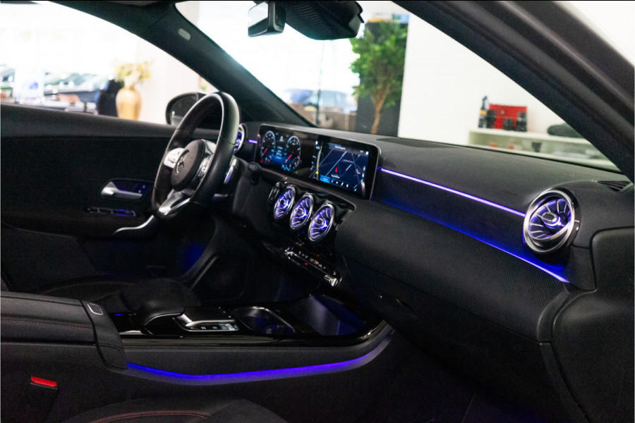 Mercedes-Benz A-Klasse 180 Business Solution AMG 136PK | Pano | Sfeer | Stoplichtweergave | Carplay | Garantie
