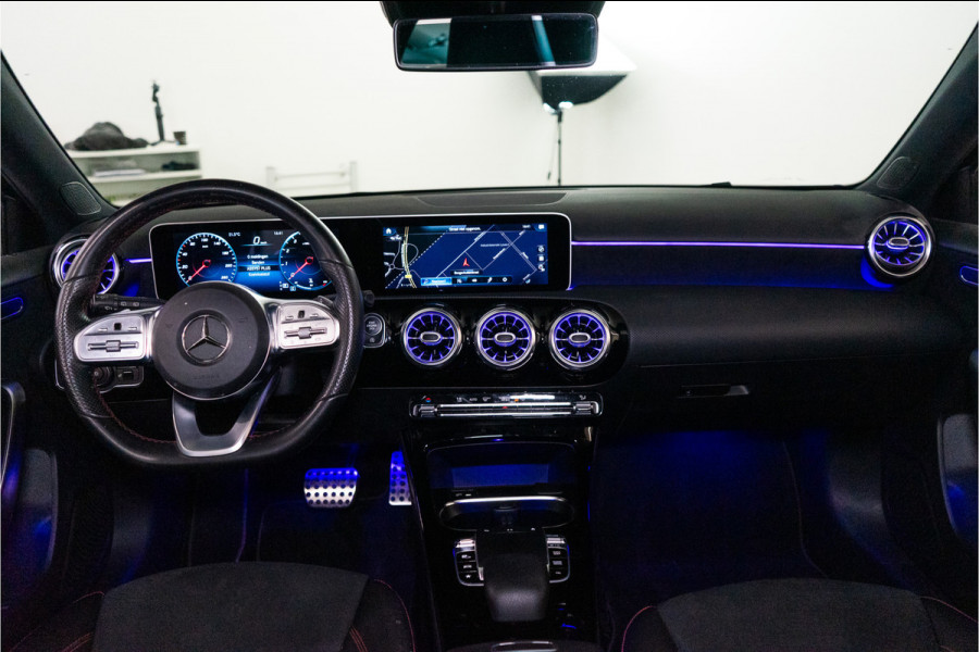 Mercedes-Benz A-Klasse 180 Business Solution AMG 136PK | Pano | Sfeer | Stoplichtweergave | Carplay | Garantie