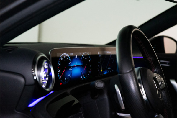 Mercedes-Benz A-Klasse 180 Business Solution AMG 136PK | Pano | Sfeer | Stoplichtweergave | Carplay | Garantie