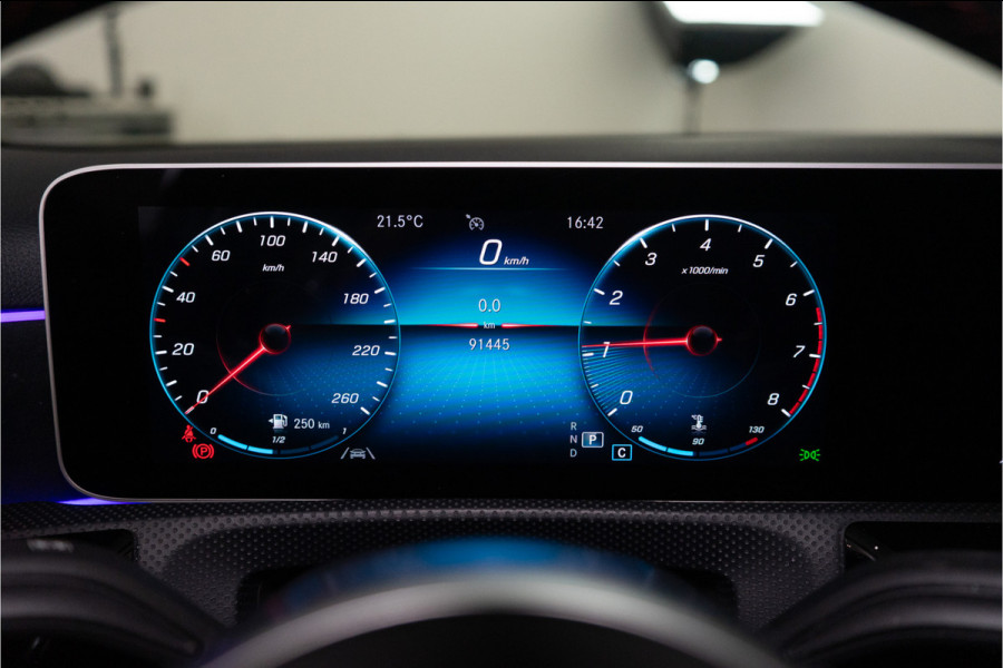 Mercedes-Benz A-Klasse 180 Business Solution AMG 136PK | Pano | Sfeer | Stoplichtweergave | Carplay | Garantie