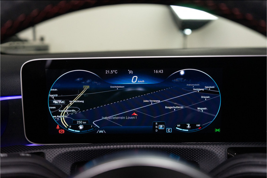 Mercedes-Benz A-Klasse 180 Business Solution AMG 136PK | Pano | Sfeer | Stoplichtweergave | Carplay | Garantie