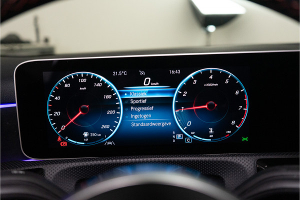 Mercedes-Benz A-Klasse 180 Business Solution AMG 136PK | Pano | Sfeer | Stoplichtweergave | Carplay | Garantie