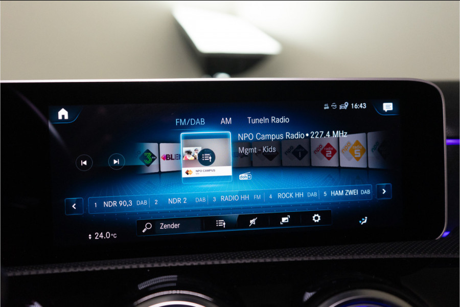 Mercedes-Benz A-Klasse 180 Business Solution AMG 136PK | Pano | Sfeer | Stoplichtweergave | Carplay | Garantie