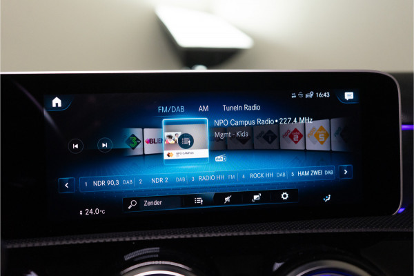 Mercedes-Benz A-Klasse 180 Business Solution AMG 136PK | Pano | Sfeer | Stoplichtweergave | Carplay | Garantie