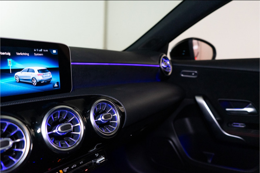 Mercedes-Benz A-Klasse 180 Business Solution AMG 136PK | Pano | Sfeer | Stoplichtweergave | Carplay | Garantie