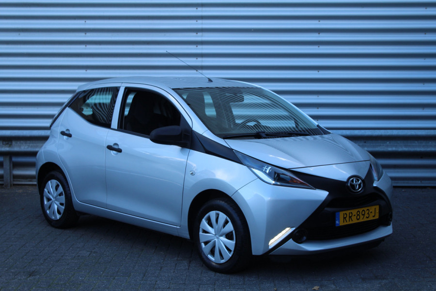 Toyota Aygo 1.0 VVT-i 70pk x-fun NL-Auto NAP 16321km Airco CPV El. Ramen LED 1e Eigenaar