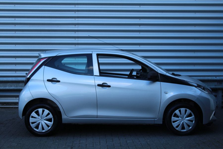 Toyota Aygo 1.0 VVT-i 70pk x-fun NL-Auto NAP 16321km Airco CPV El. Ramen LED 1e Eigenaar