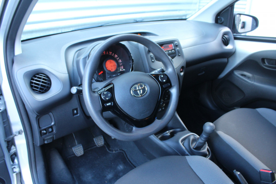 Toyota Aygo 1.0 VVT-i 70pk x-fun NL-Auto NAP 16321km Airco CPV El. Ramen LED 1e Eigenaar