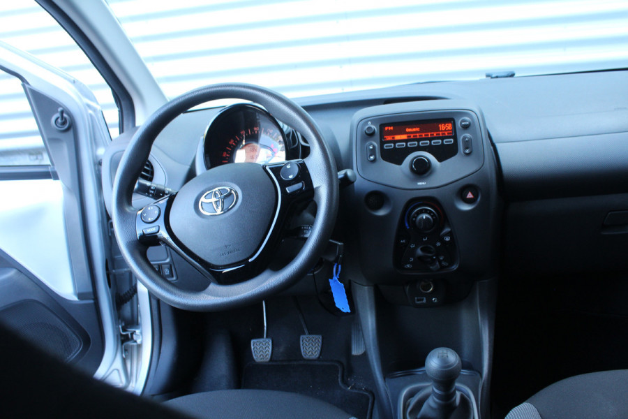 Toyota Aygo 1.0 VVT-i 70pk x-fun NL-Auto NAP 16321km Airco CPV El. Ramen LED 1e Eigenaar