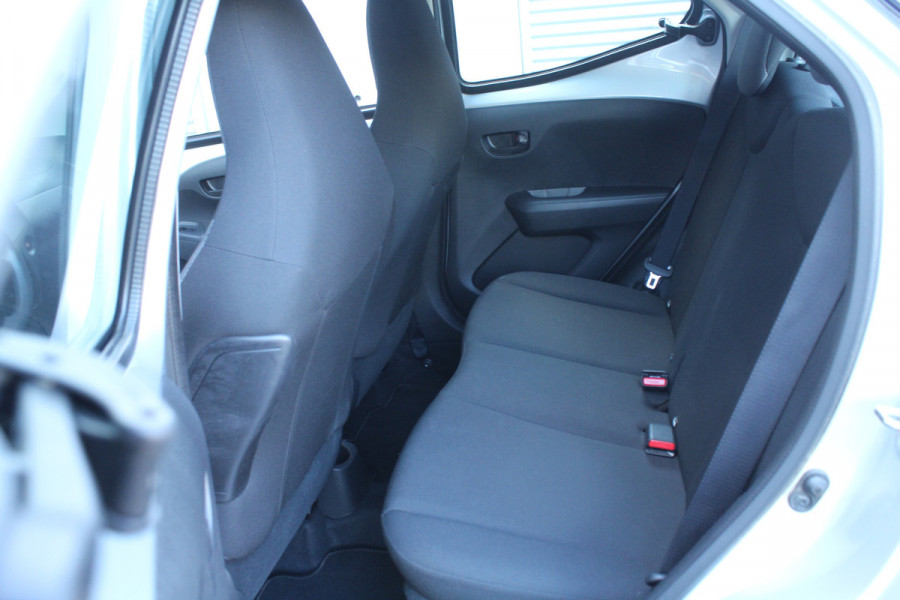 Toyota Aygo 1.0 VVT-i 70pk x-fun NL-Auto NAP 16321km Airco CPV El. Ramen LED 1e Eigenaar
