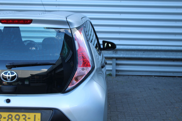 Toyota Aygo 1.0 VVT-i 70pk x-fun NL-Auto NAP 16321km Airco CPV El. Ramen LED 1e Eigenaar