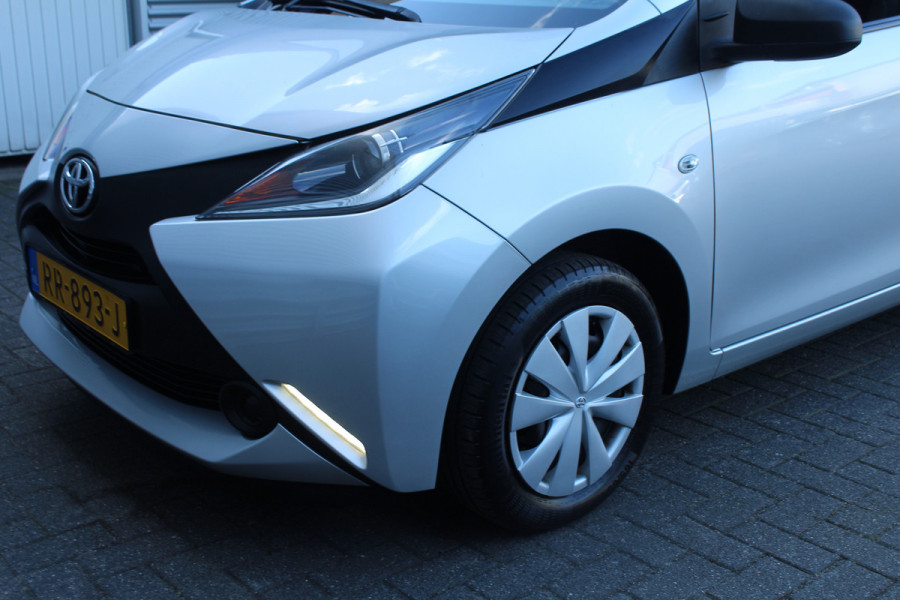 Toyota Aygo 1.0 VVT-i 70pk x-fun NL-Auto NAP 16321km Airco CPV El. Ramen LED 1e Eigenaar