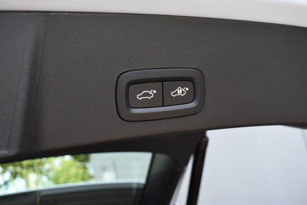 Volvo XC40 B4 211PK Automaat Plus Dark | Trekhaak | ACC | H&K | Blis | Stoel-Stuur Verwarming