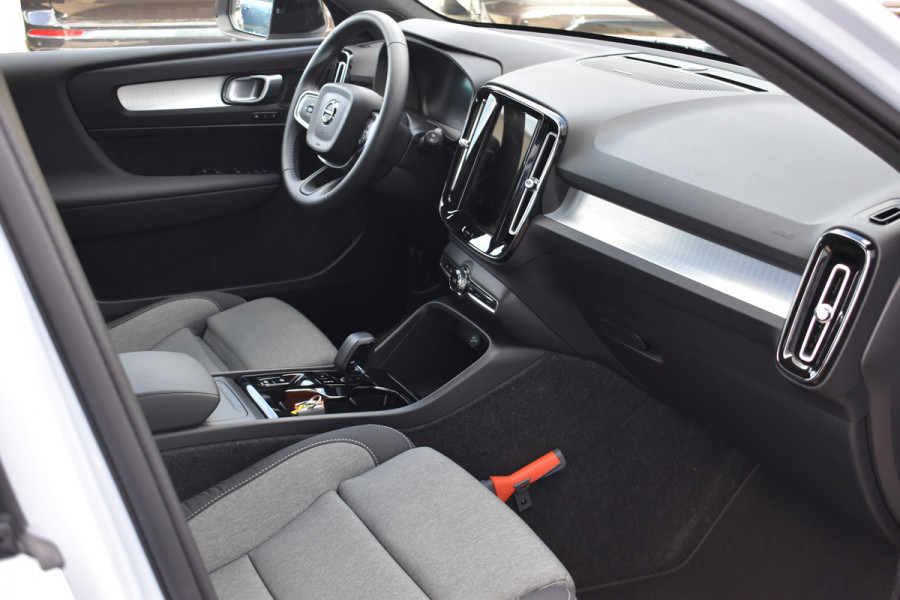 Volvo XC40 B4 211PK Automaat Plus Dark | Trekhaak | ACC | H&K | Blis | Stoel-Stuur Verwarming