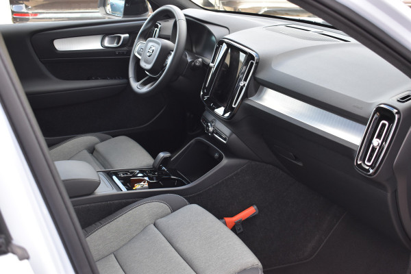 Volvo XC40 B4 211PK Automaat Plus Dark | Trekhaak | ACC | H&K | Blis | Stoel-Stuur Verwarming
