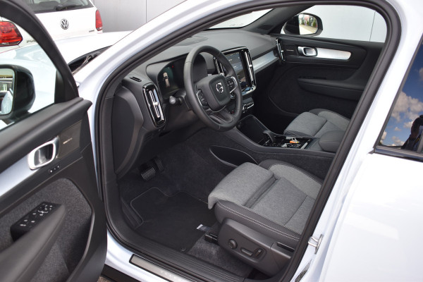 Volvo XC40 B4 211PK Automaat Plus Dark | Trekhaak | ACC | H&K | Blis | Stoel-Stuur Verwarming