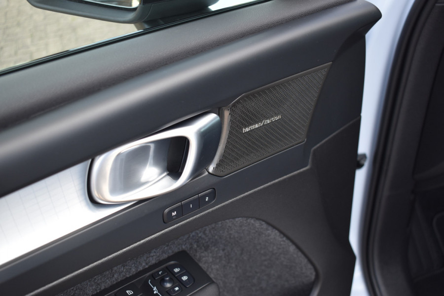 Volvo XC40 B4 211PK Automaat Plus Dark | Trekhaak | ACC | H&K | Blis | Stoel-Stuur Verwarming