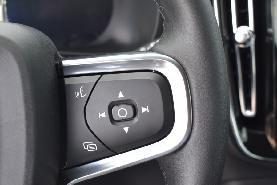 Volvo XC40 B4 211PK Automaat Plus Dark | Trekhaak | ACC | H&K | Blis | Stoel-Stuur Verwarming