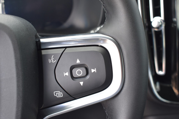 Volvo XC40 B4 211PK Automaat Plus Dark | Trekhaak | ACC | H&K | Blis | Stoel-Stuur Verwarming