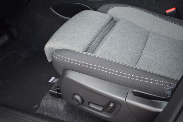 Volvo XC40 B4 211PK Automaat Plus Dark | Trekhaak | ACC | H&K | Blis | Stoel-Stuur Verwarming