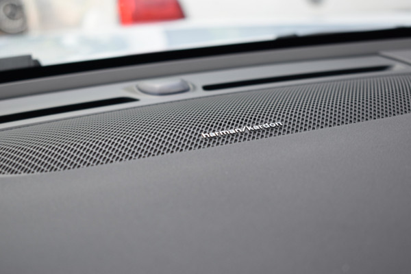 Volvo XC40 B4 211PK Automaat Plus Dark | Trekhaak | ACC | H&K | Blis | Stoel-Stuur Verwarming