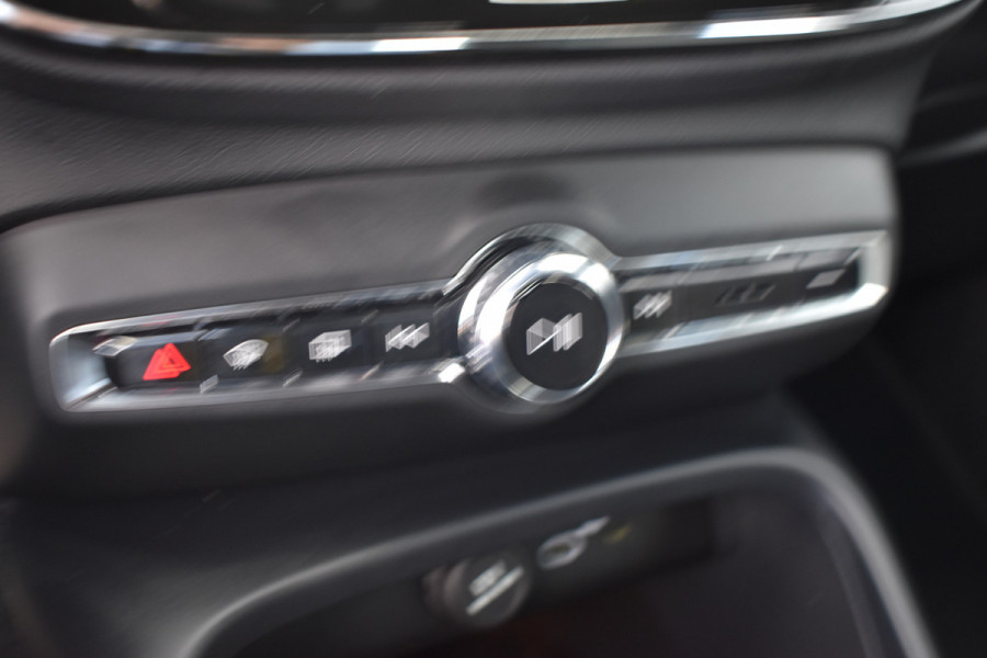 Volvo XC40 B4 211PK Automaat Plus Dark | Trekhaak | ACC | H&K | Blis | Stoel-Stuur Verwarming