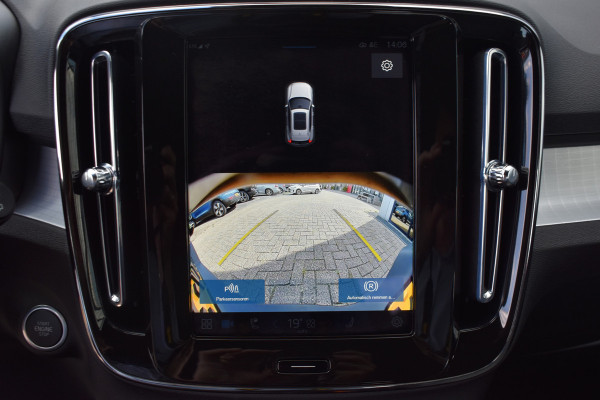 Volvo XC40 B4 211PK Automaat Plus Dark | Trekhaak | ACC | H&K | Blis | Stoel-Stuur Verwarming