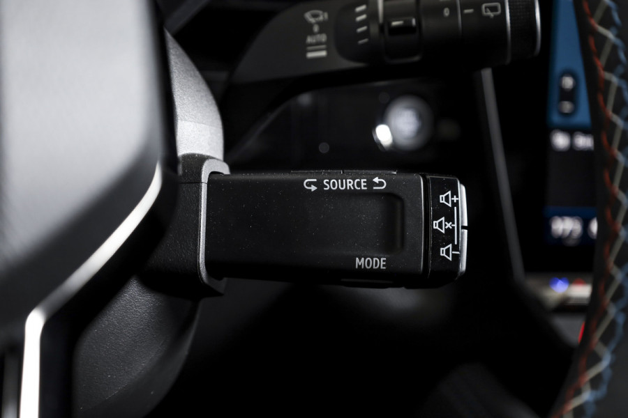 Renault Austral 1.2 E-Tech full hybrid 200 techno esprit Alpine | Dig. Cockpit | Adapt. Cruise | Stoel-+Voorruitverw. | PDC | Camera | NAV + App. Connect | ECC | DAB | LM 20" | 7621