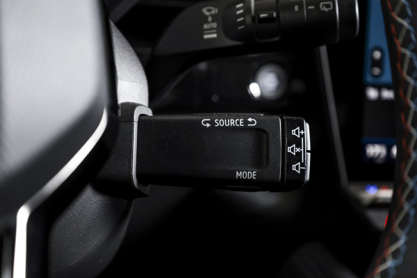 Renault Austral 1.2 E-Tech full hybrid 200 techno esprit Alpine | Dig. Cockpit | Adapt. Cruise | Stoel-+Voorruitverw. | PDC | Camera | NAV + App. Connect | ECC | DAB | LM 20" | 7621
