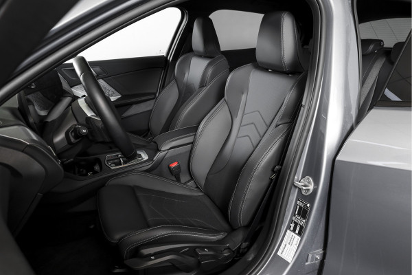 BMW 1-serie 120 M Sport - Automaat | Dig. Cockpit | Adapt. Cruise | Stoelverw. | Leder | PDC | Camera | NAV + App. Connect | ECC | DAB | LM 18" | 0975