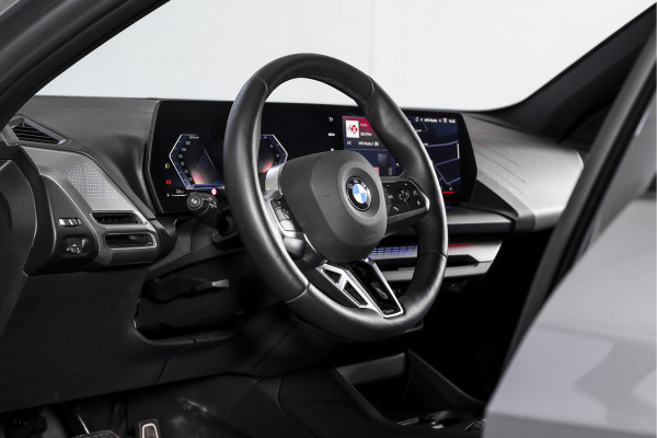 BMW 1-serie 120 M Sport - Automaat | Dig. Cockpit | Adapt. Cruise | Stoelverw. | Leder | PDC | Camera | NAV + App. Connect | ECC | DAB | LM 18" | 0975