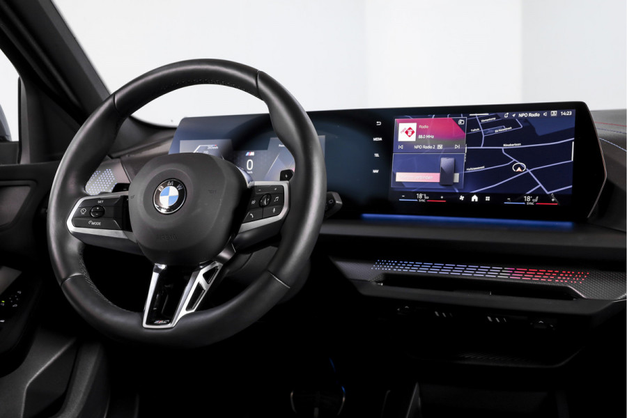 BMW 1-serie 120 M Sport - Automaat | Dig. Cockpit | Adapt. Cruise | Stoelverw. | Leder | PDC | Camera | NAV + App. Connect | ECC | DAB | LM 18" | 0975
