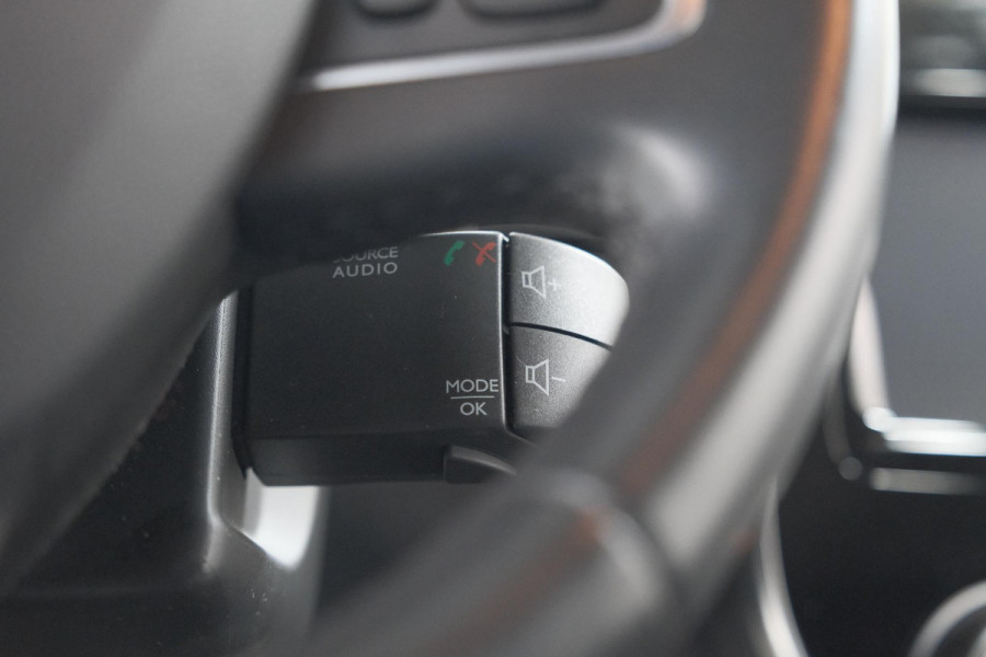 Renault Captur TCe 90 Intens | Trekhaak | Camera | Navigatie | Parkeersensoren