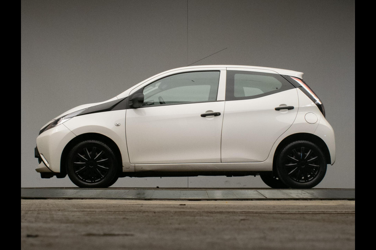 Toyota Aygo 1.0 VVT-i x-fun Sport (AIRCO,BLUETOOTH,CRUISE,LED,SPORTSTOELEN,NIEUWE APK,NETTE STAAT)