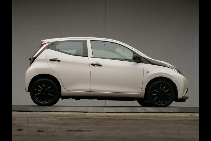 Toyota Aygo 1.0 VVT-i x-fun Sport (AIRCO,BLUETOOTH,CRUISE,LED,SPORTSTOELEN,NIEUWE APK,NETTE STAAT)