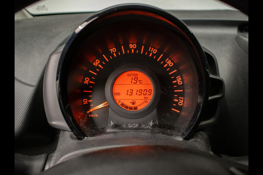 Toyota Aygo 1.0 VVT-i x-fun Sport (AIRCO,BLUETOOTH,CRUISE,LED,SPORTSTOELEN,NIEUWE APK,NETTE STAAT)